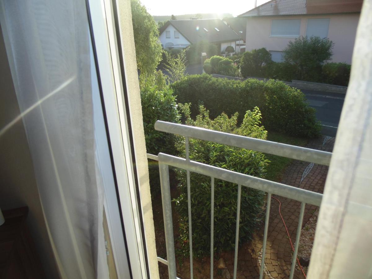 Lichtdurchflutetes Zimmer - Kaeppele Waldbuttelbrunn Kültér fotó